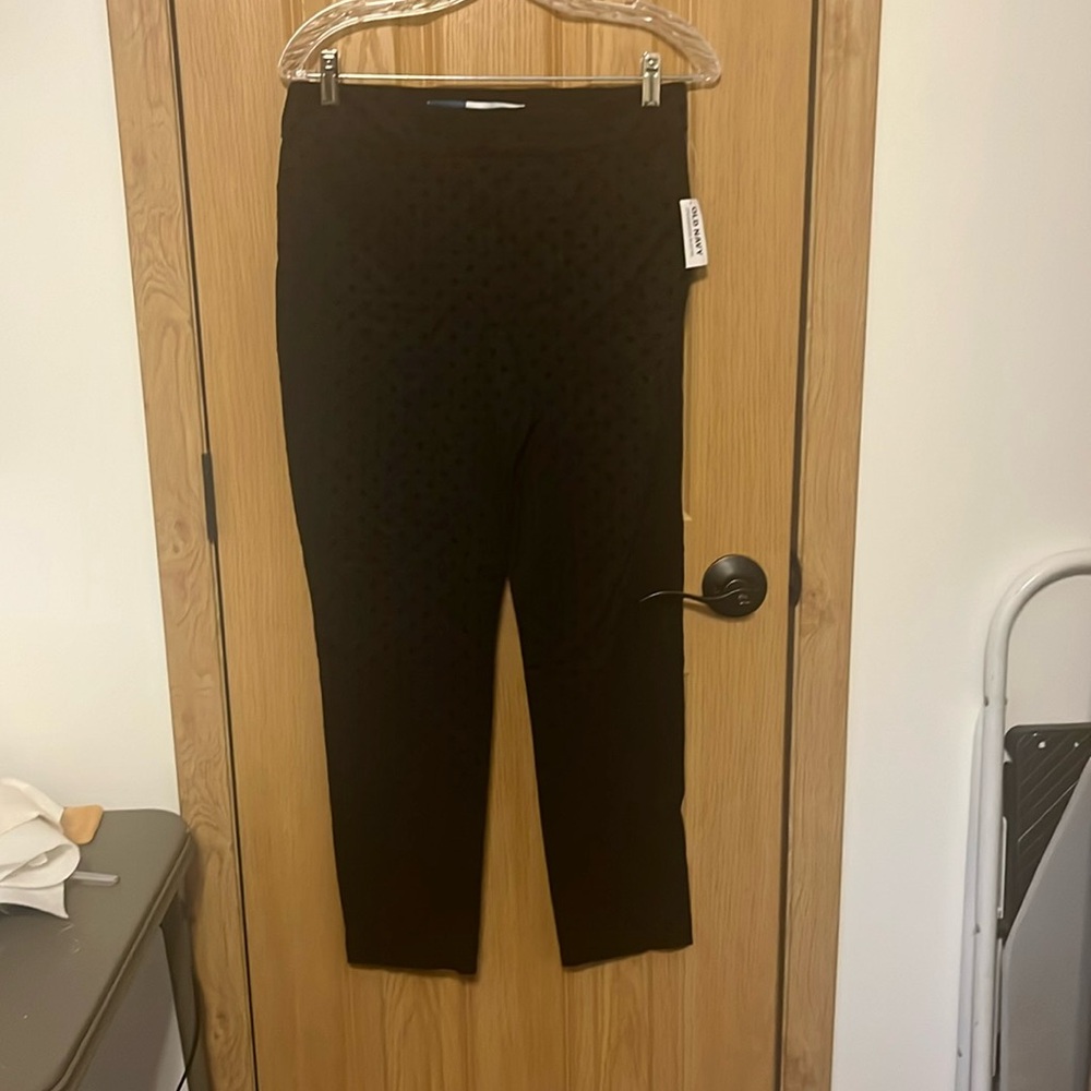 Old Navy size 8, pixie skinny black polkadot on black pants nwt